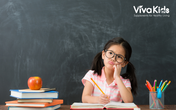 be-ngoi-hoc-1 Bé Ngồi Học